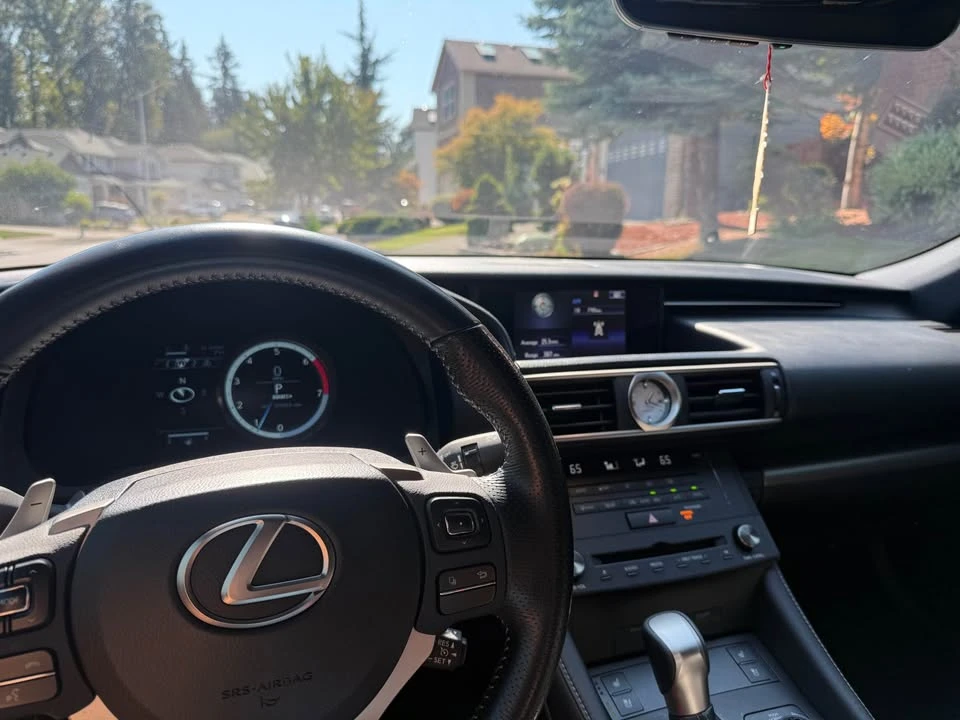 2016 Lexus RC - Image 12 of 19