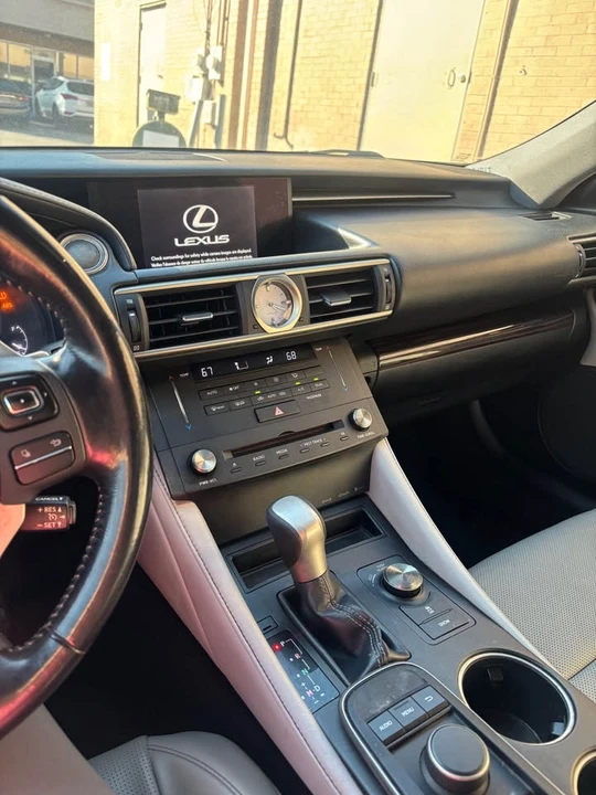 2016 Lexus RC - Image 7 of 8