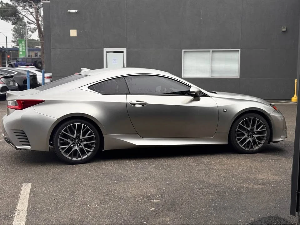 2016 Lexus RC - Image 5 of 10