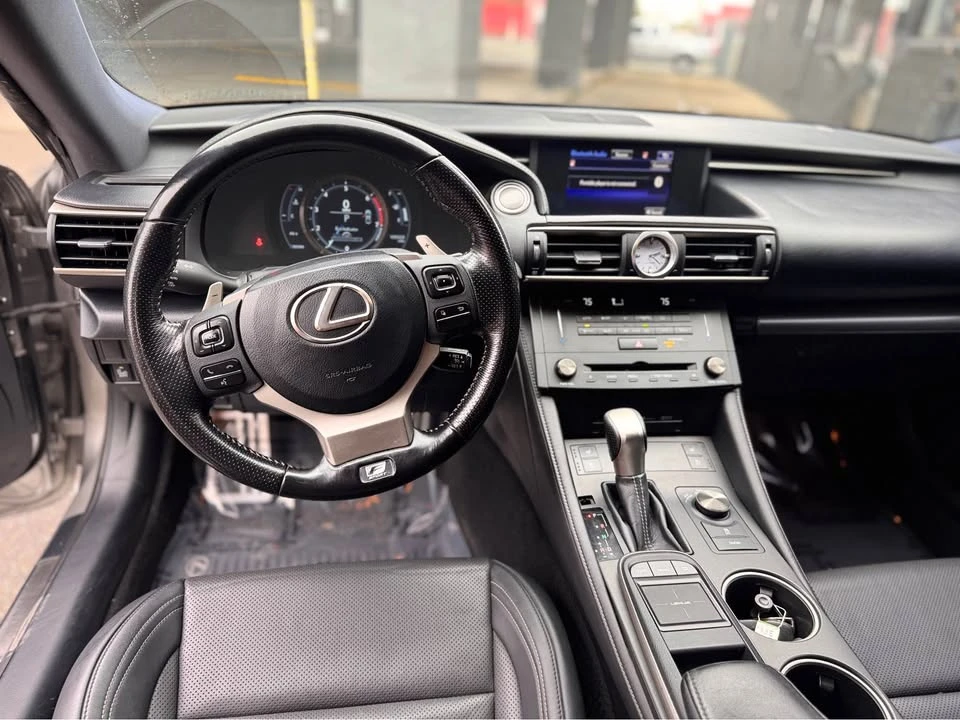 2016 Lexus RC - Image 10 of 10