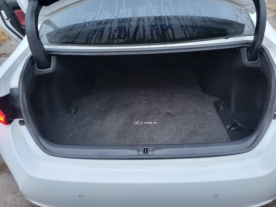 2016 Lexus RC - Image 17 of 20