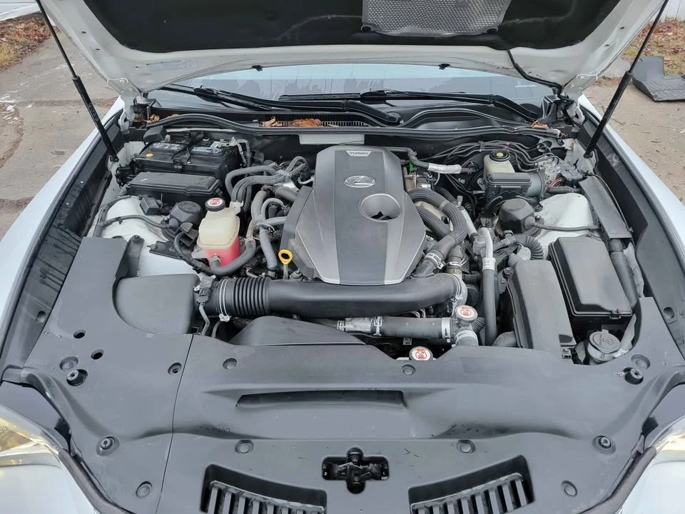 2016 Lexus RC - Image 16 of 20