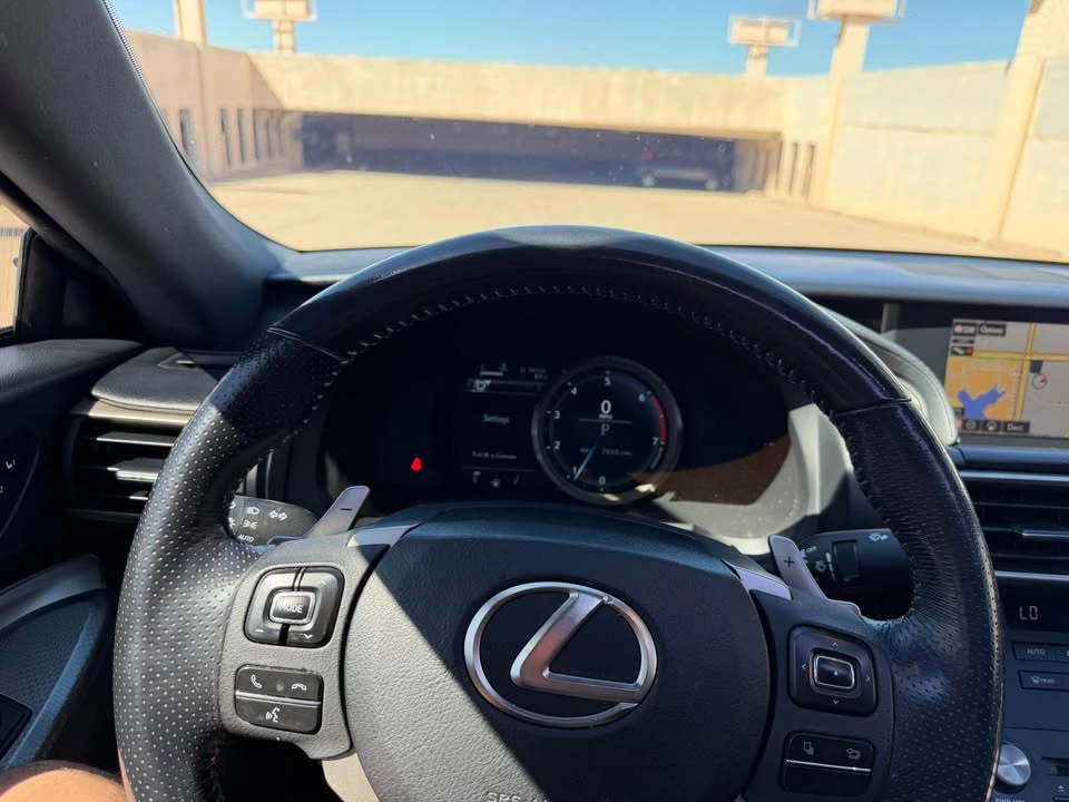 2016 Lexus RC - Image 16 of 18