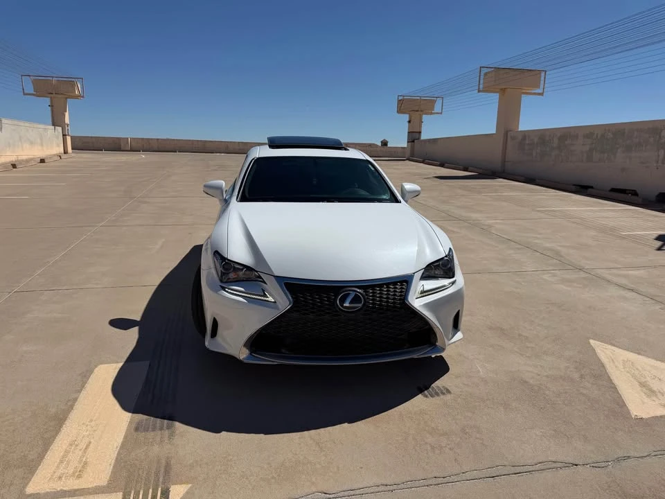 2016 Lexus RC - Image 11 of 18