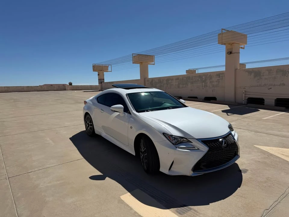 2016 Lexus RC - Image 10 of 18