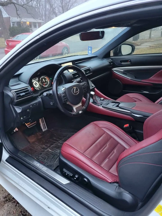 2016 Lexus RC - Image 11 of 20