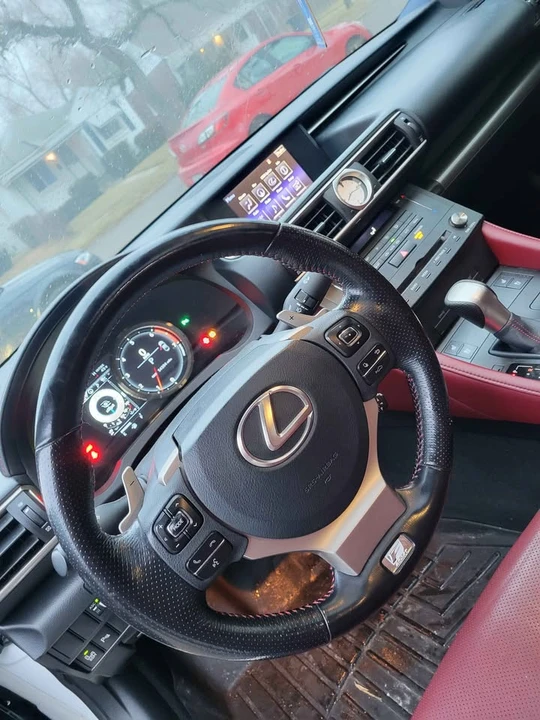 2016 Lexus RC - Image 10 of 20