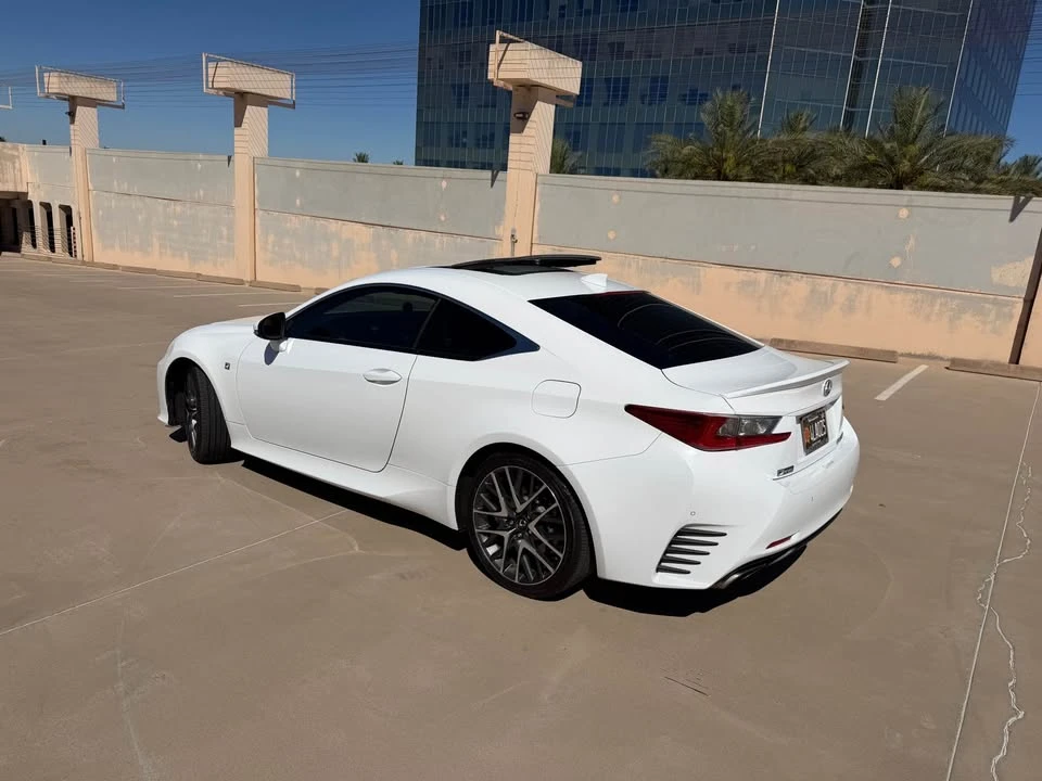 2016 Lexus RC - Image 4 of 18