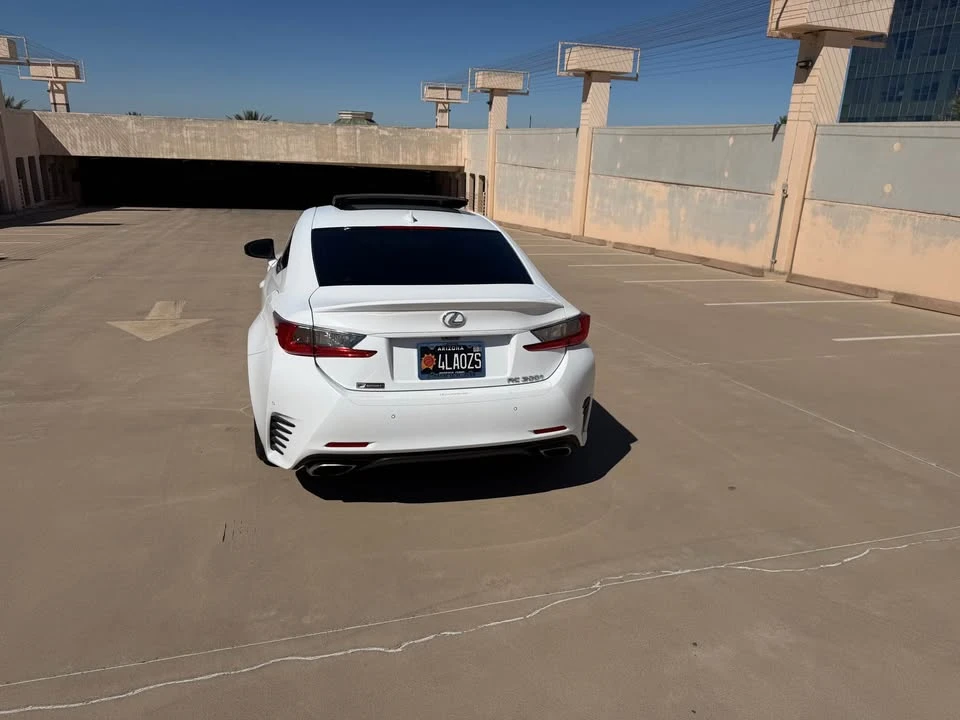 2016 Lexus RC - Image 5 of 18
