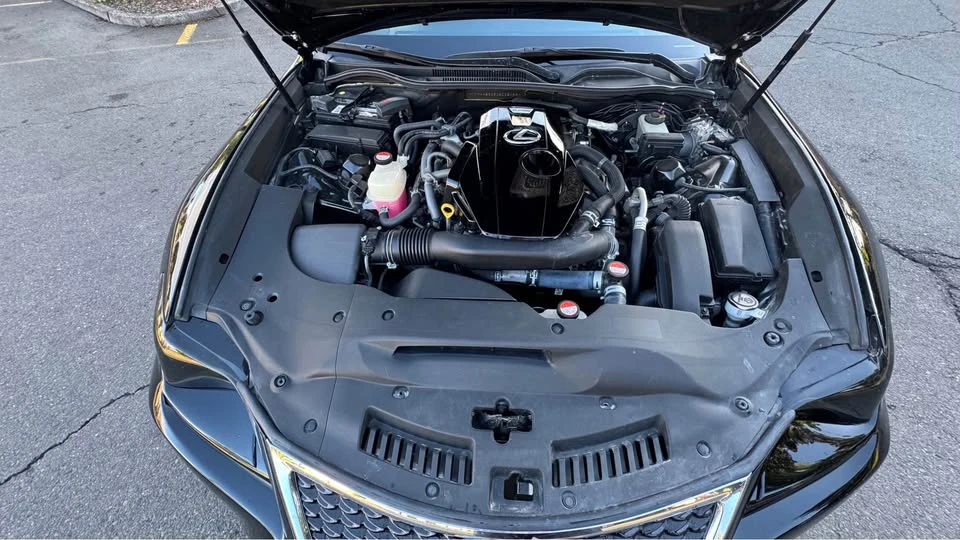 2016 Lexus RC - Image 6 of 11