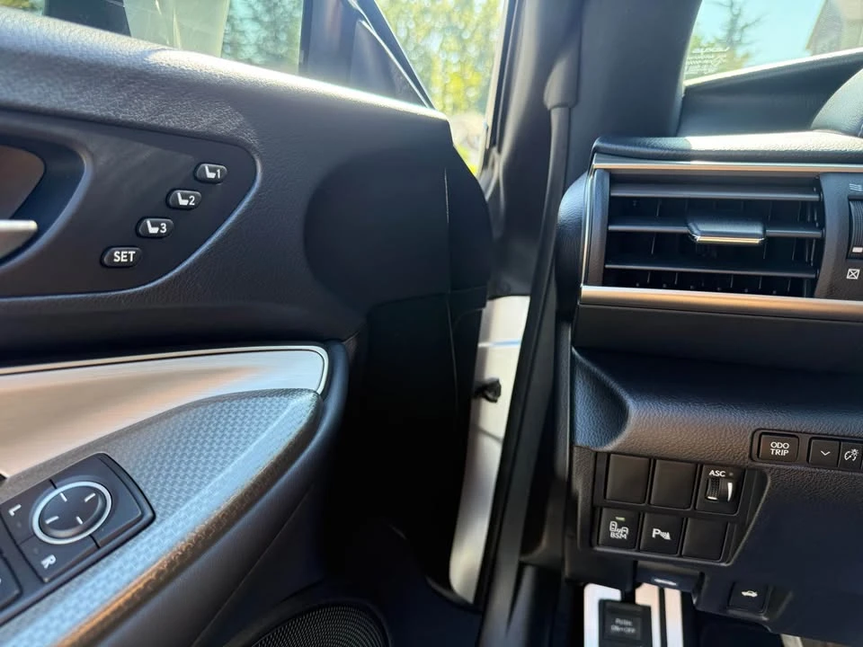 2016 Lexus RC - Image 16 of 19