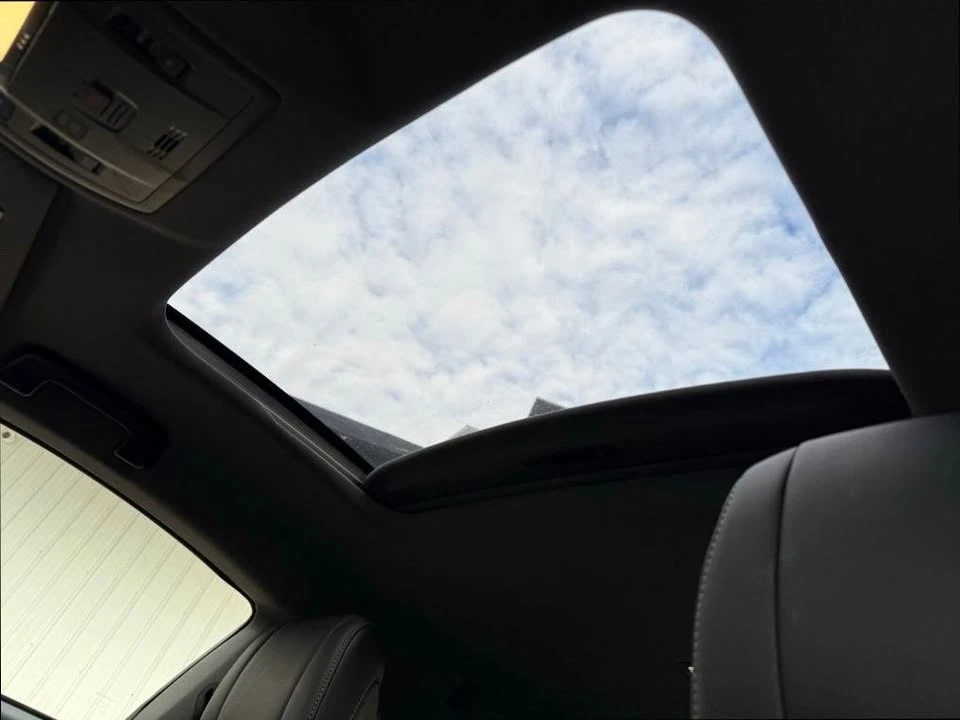 2016 Lexus RC - Image 15 of 20