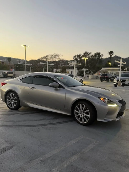 2016 Lexus RC - Image 8 of 10