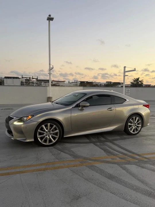 2016 Lexus RC - Image 4 of 10