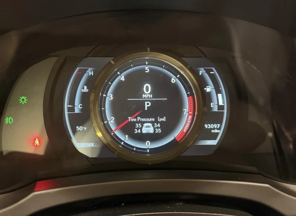 2016 Lexus RC - Image 13 of 14