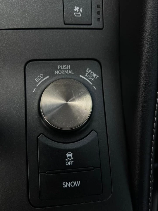 2016 Lexus RC - Image 15 of 16