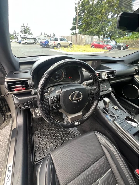 2016 Lexus RC - Image 10 of 16