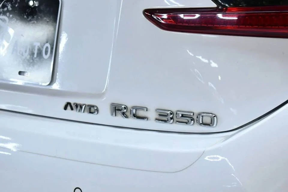 2016 Lexus RC - Image 9 of 16