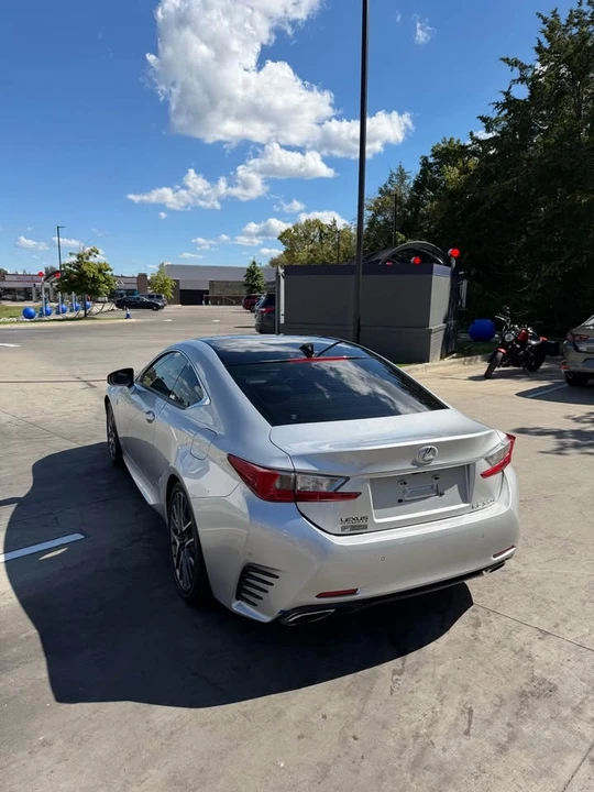 2016 Lexus RC - Image 2 of 11