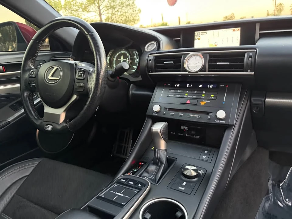 2016 Lexus RC F - Image 17 of 20