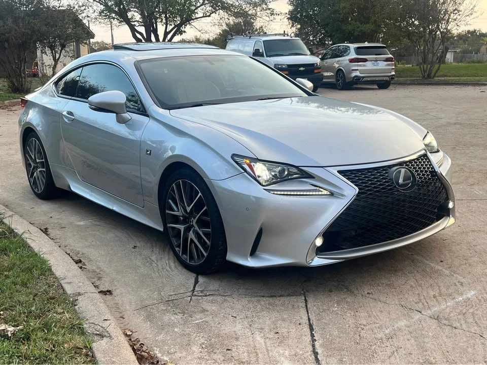 2016 Lexus RC - Image 2 of 4