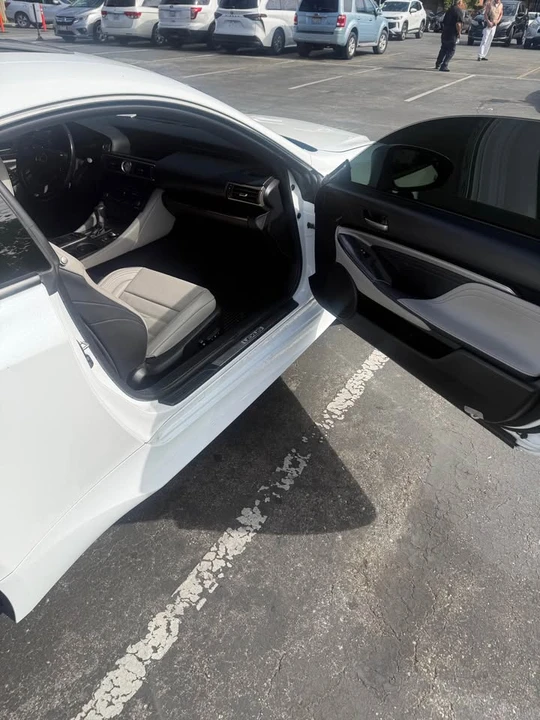 2016 Lexus RC - Image 10 of 11