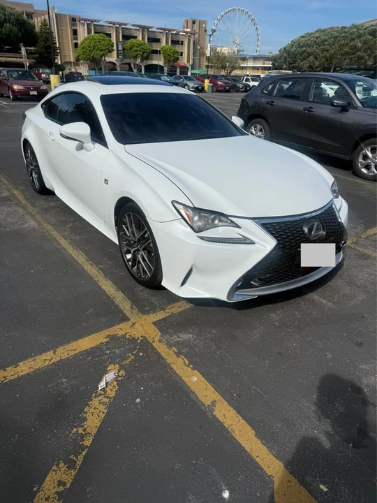 2016 Lexus RC - Image 2 of 11