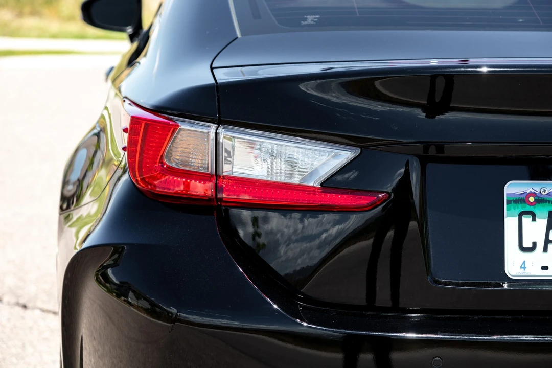 2016 Lexus RC F - Image 27 of 31