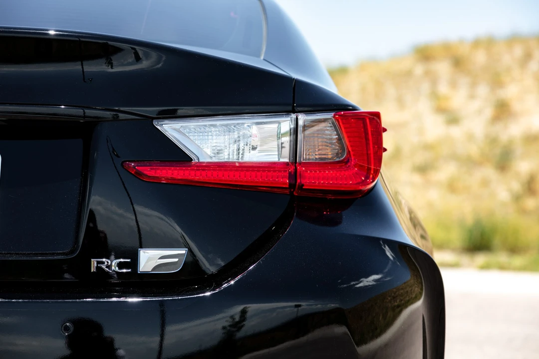2016 Lexus RC F - Image 28 of 31