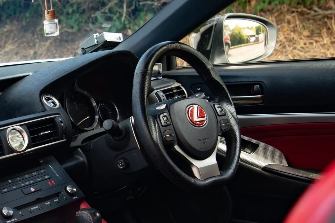 2015 Lexus RC F - Image 24 of 30