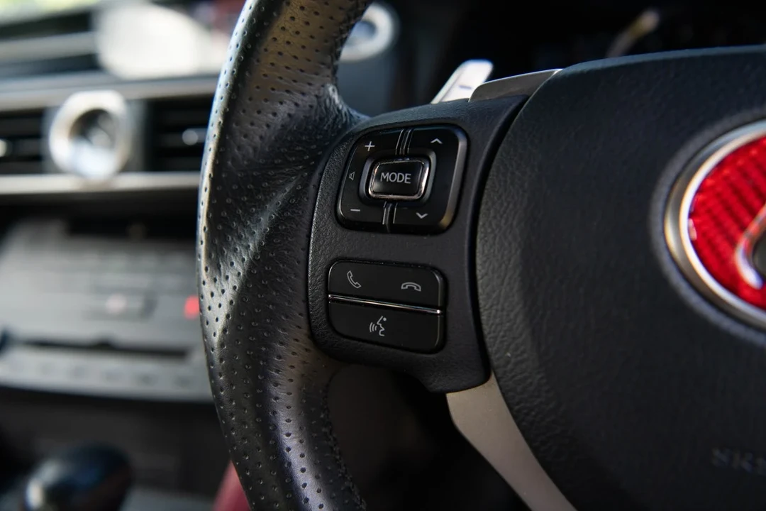 2015 Lexus RC F - Image 25 of 30