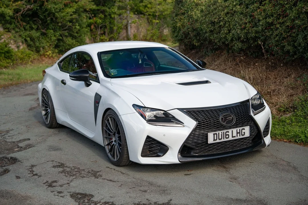 2015 Lexus RC F - Image 11 of 30