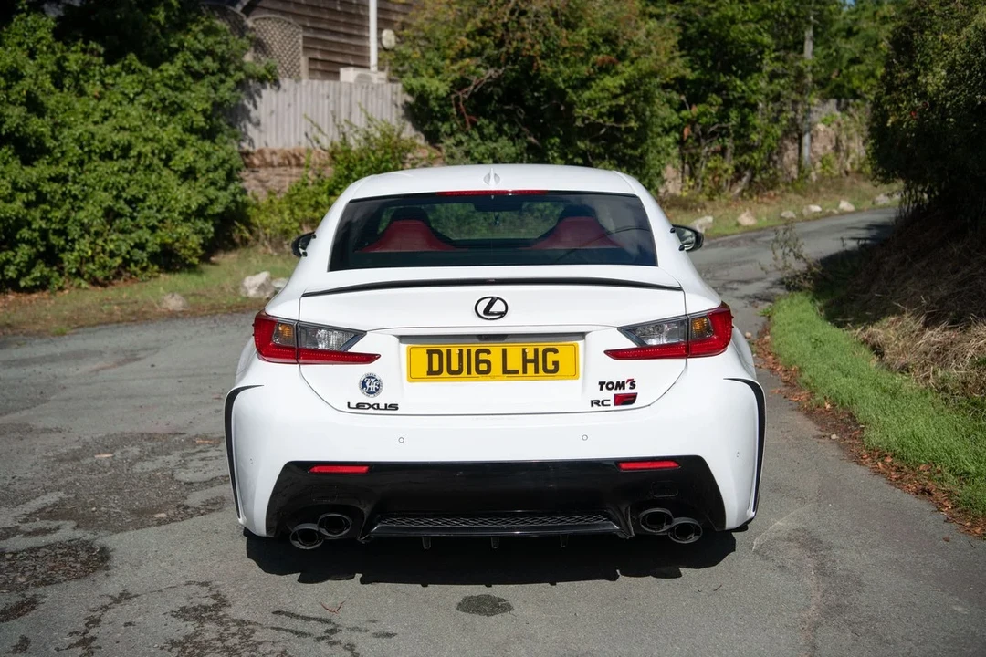 2015 Lexus RC F - Image 14 of 30