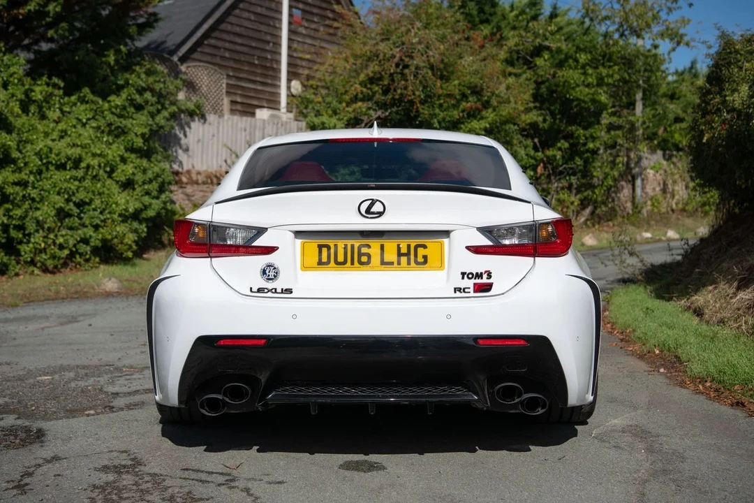 2015 Lexus RC F - Image 15 of 30
