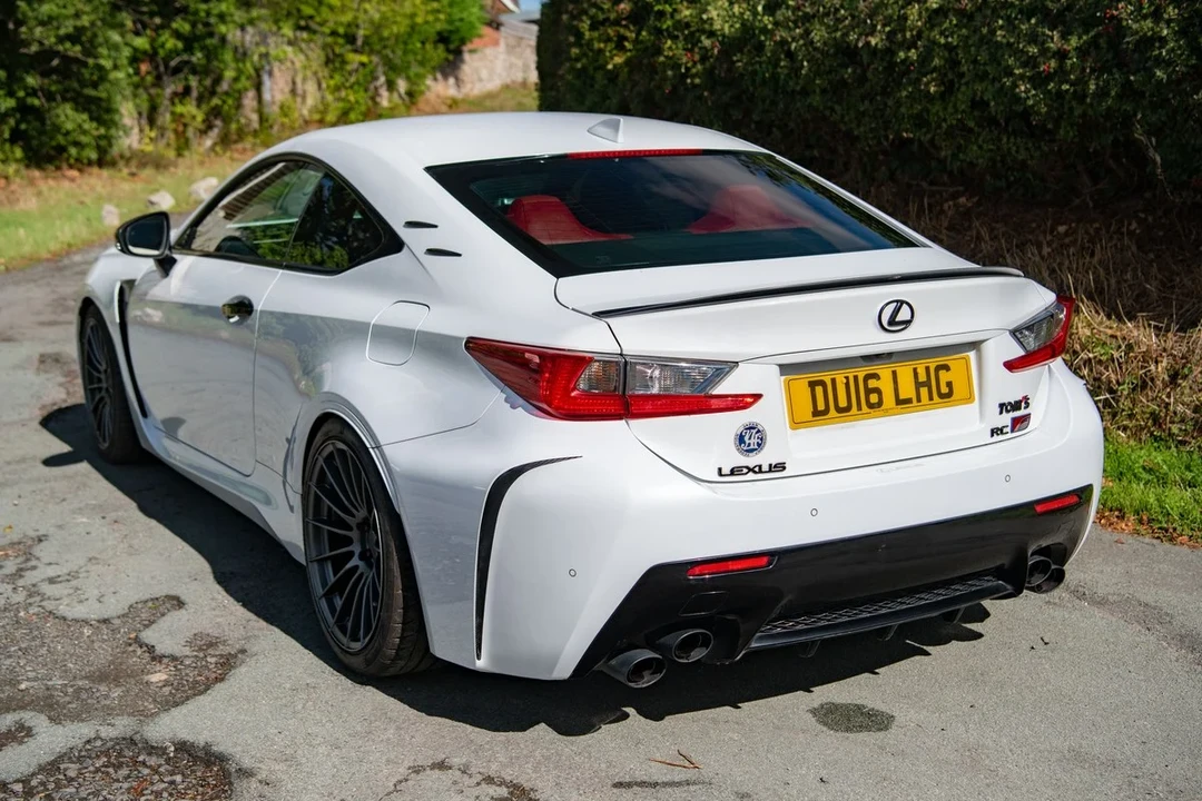 2015 Lexus RC F - Image 17 of 30