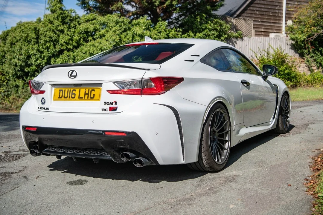 2015 Lexus RC F - Image 18 of 30