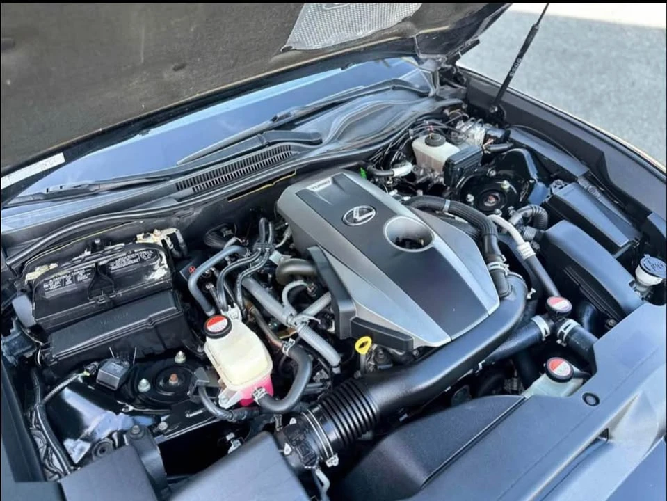 2016 Lexus RC - Image 8 of 9