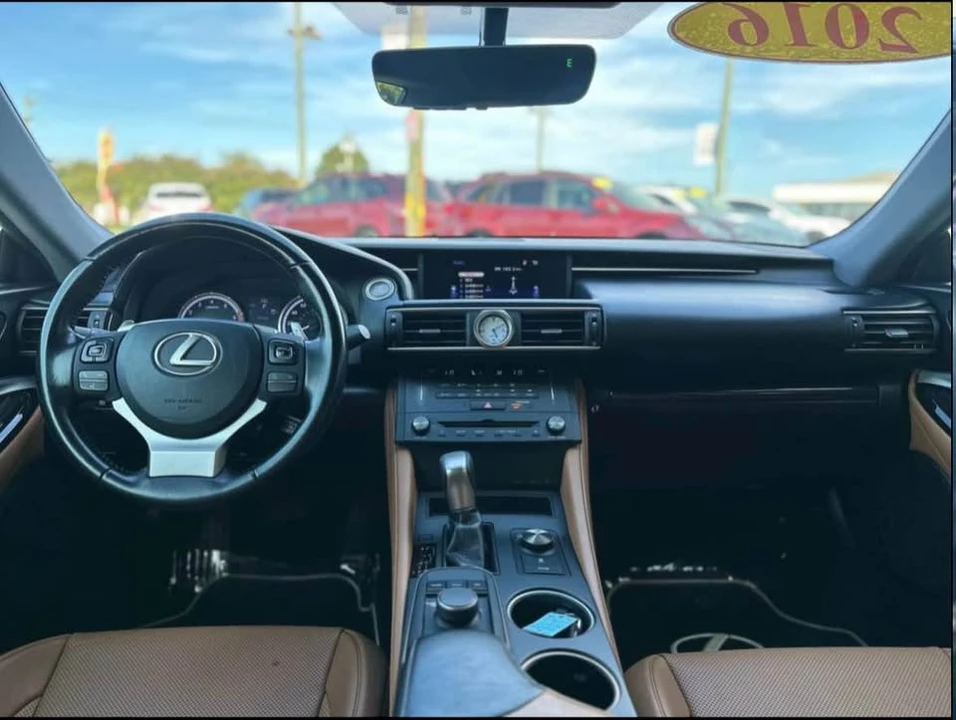 2016 Lexus RC - Image 5 of 9