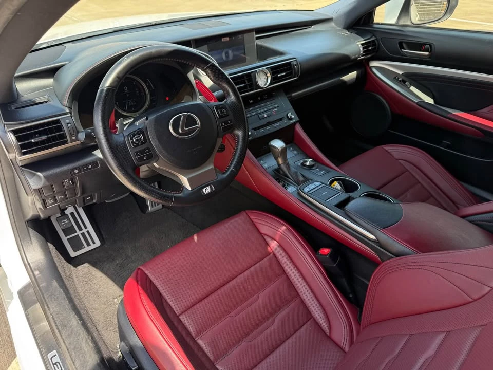 2016 Lexus RC - Image 11 of 16
