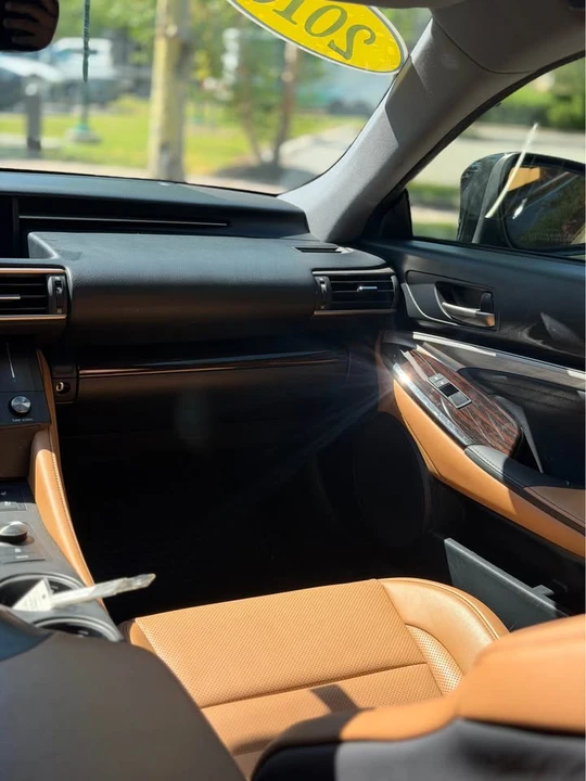 2016 Lexus RC - Image 7 of 11