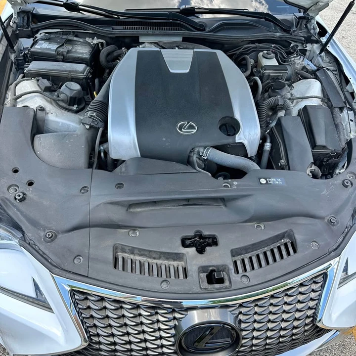 2016 Lexus RC - Image 16 of 20