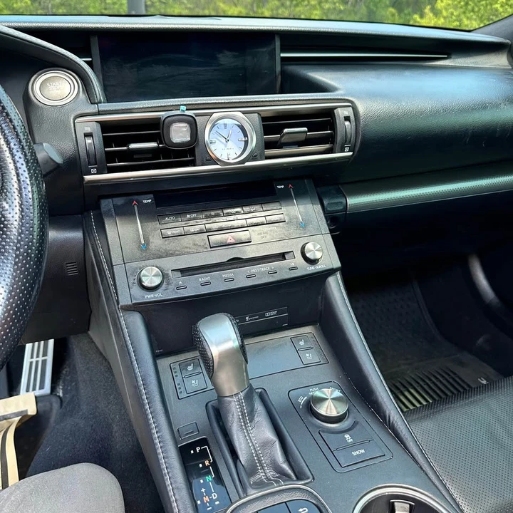 2016 Lexus RC - Image 11 of 20