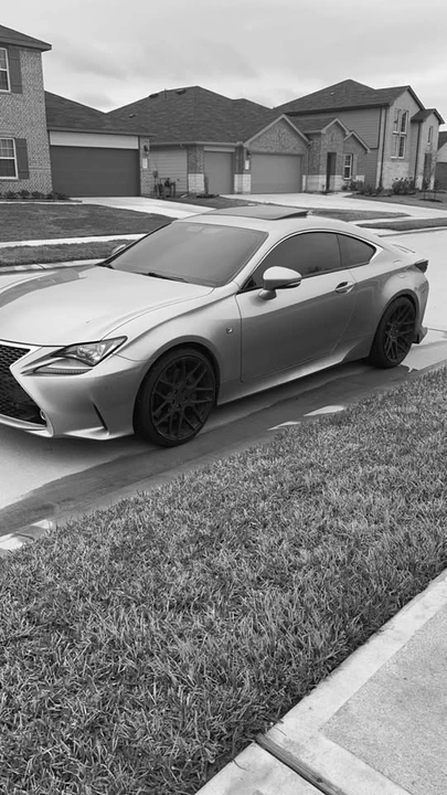 2016 Lexus RC - Image 2 of 18