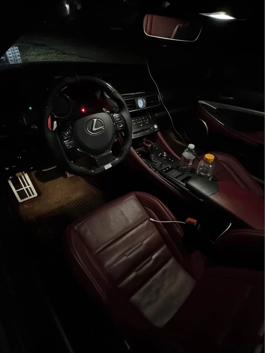 2016 Lexus RC - Image 17 of 18