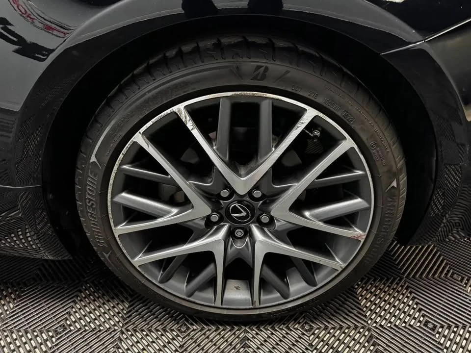 2016 Lexus RC - Image 15 of 17