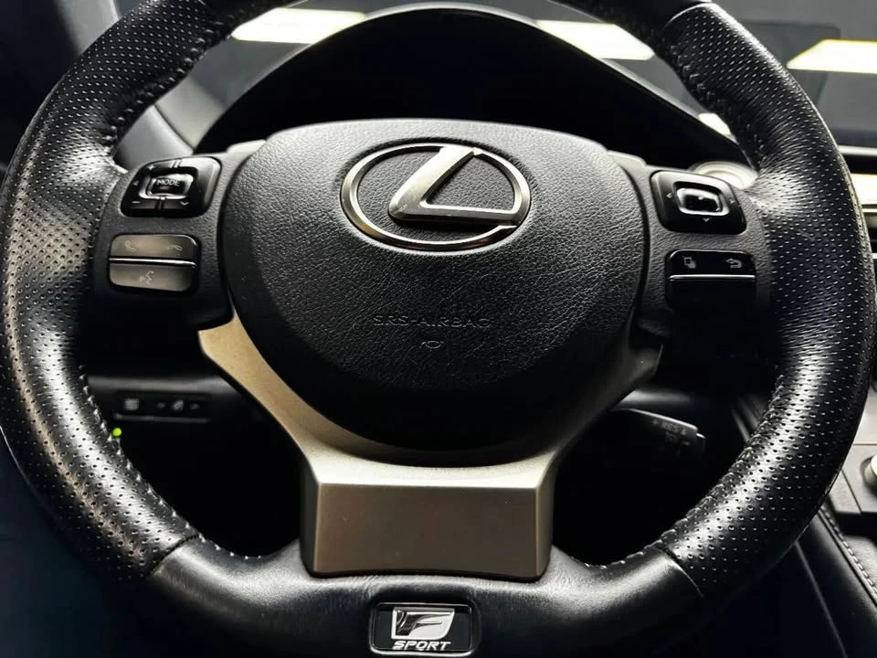 2016 Lexus RC - Image 16 of 17