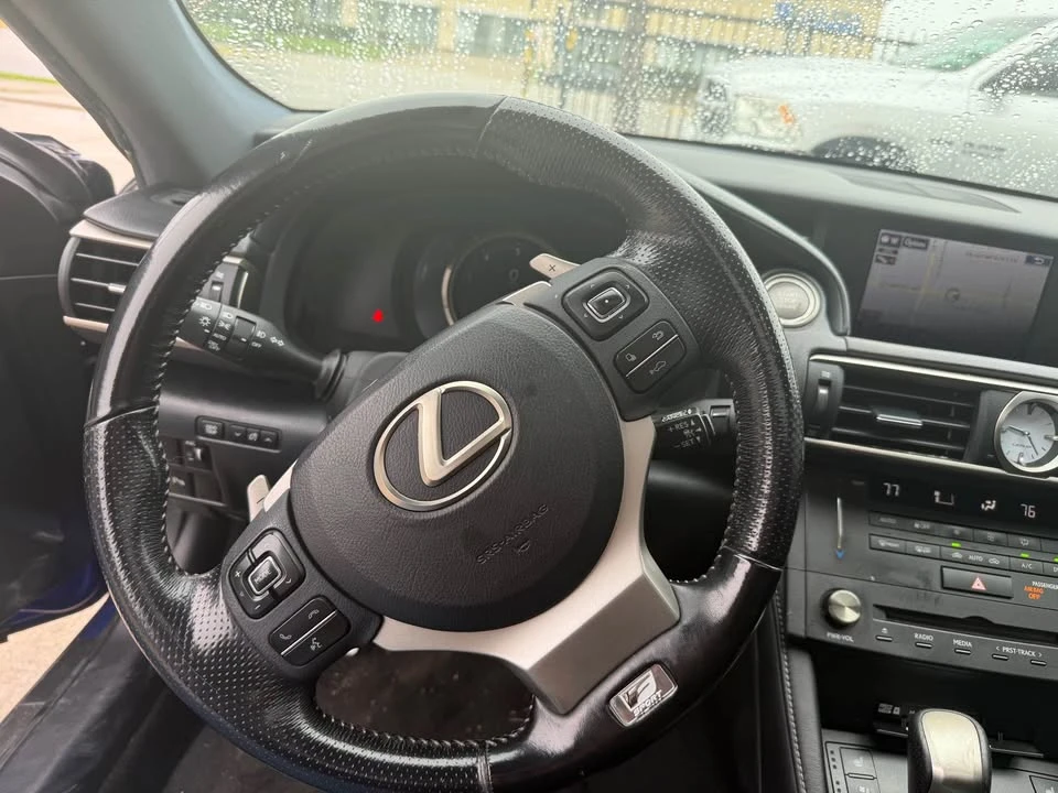 2016 Lexus RC - Image 9 of 12