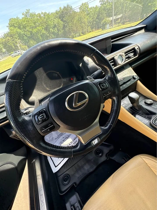 2016 Lexus RC - Image 10 of 13