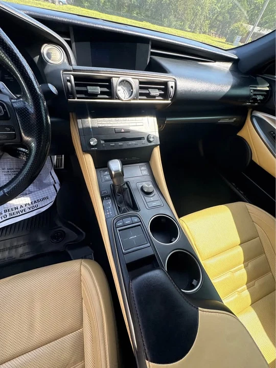 2016 Lexus RC - Image 11 of 13