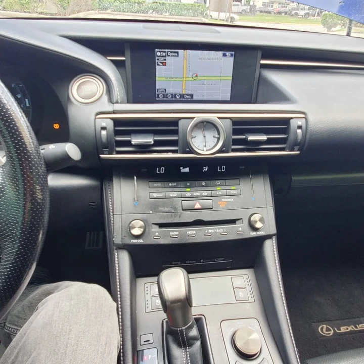 2016 Lexus RC - Image 13 of 15